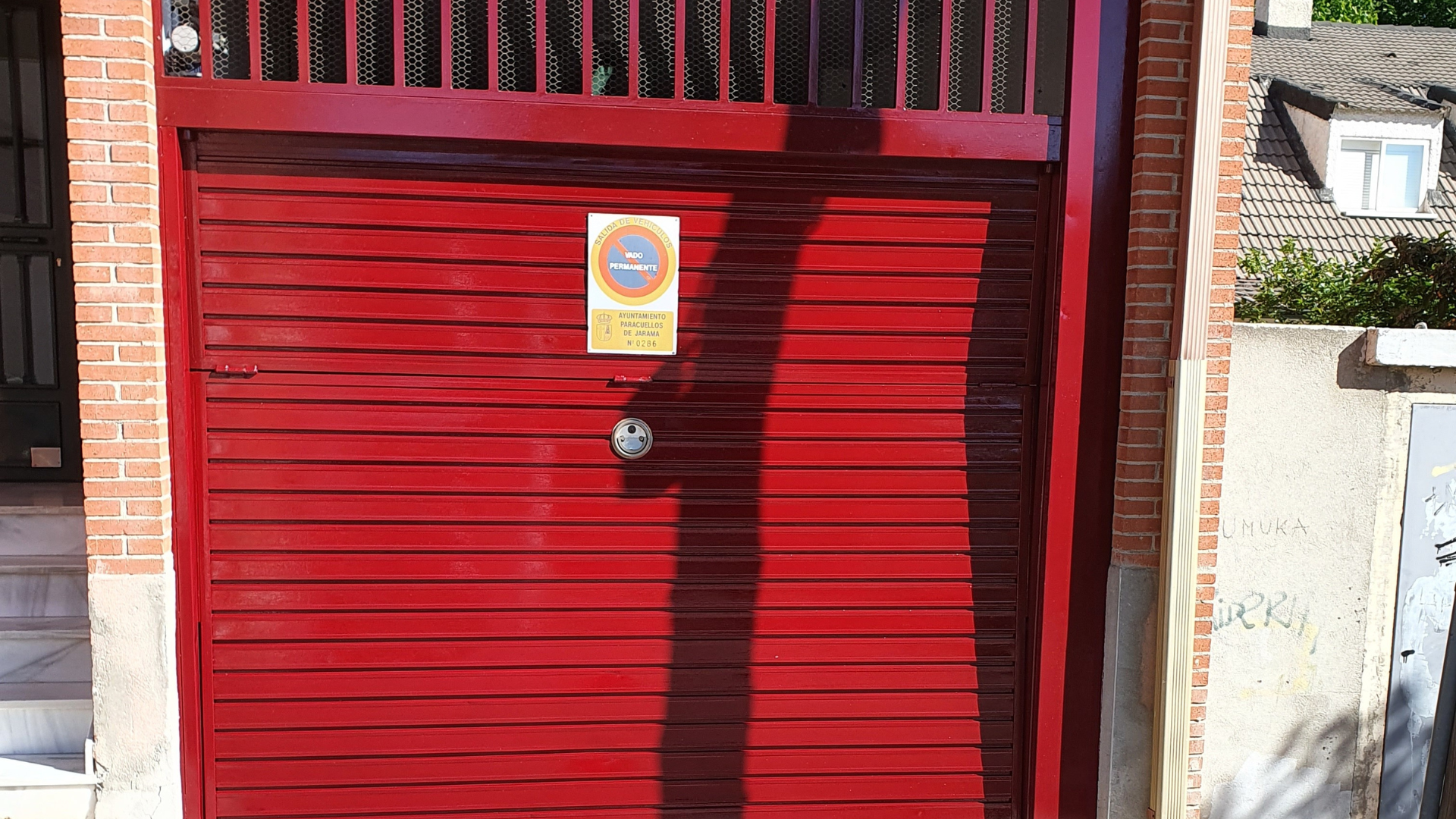 Trabajo pintura puerta de garaje